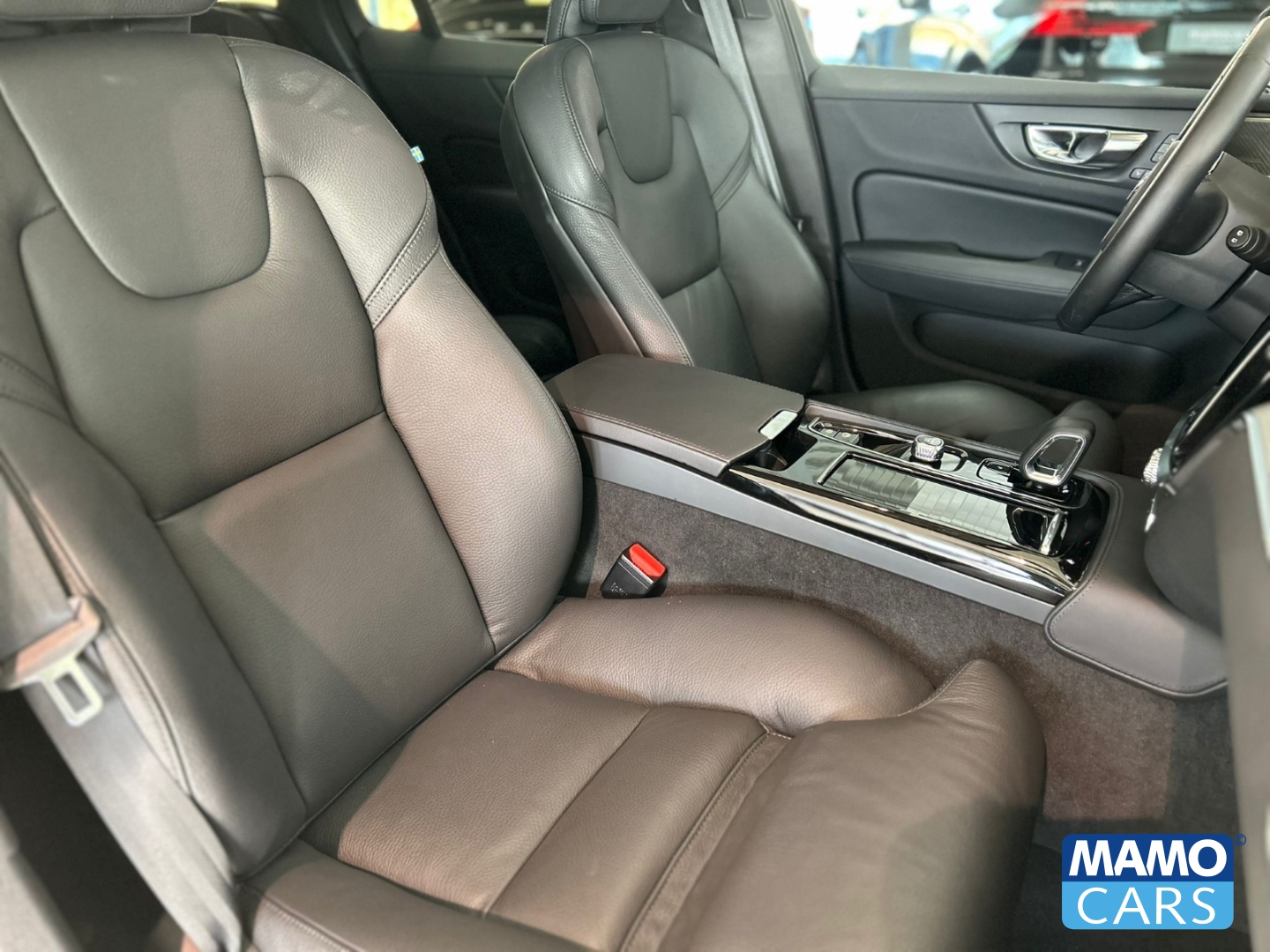 Fahrzeugabbildung Volvo V60 T6 AWD Plus Dark Recharge ACC/BLIS/360CAM/4xSHZ