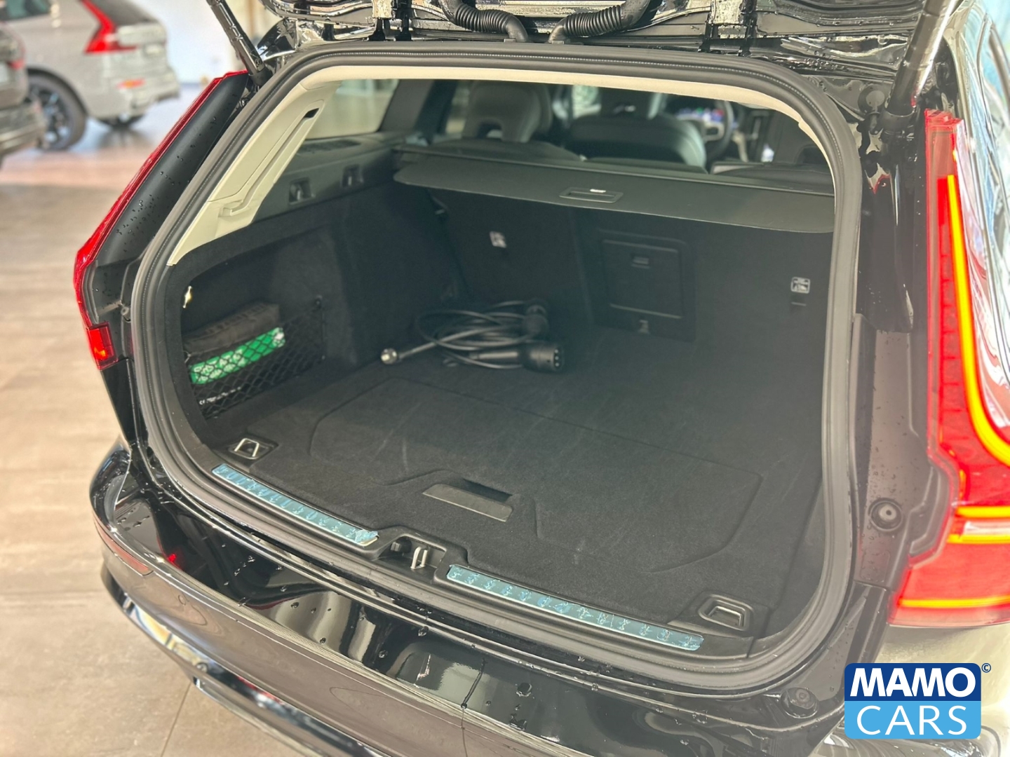 Fahrzeugabbildung Volvo V60 T6 AWD Plus Dark Recharge ACC/BLIS/360CAM/4xSHZ