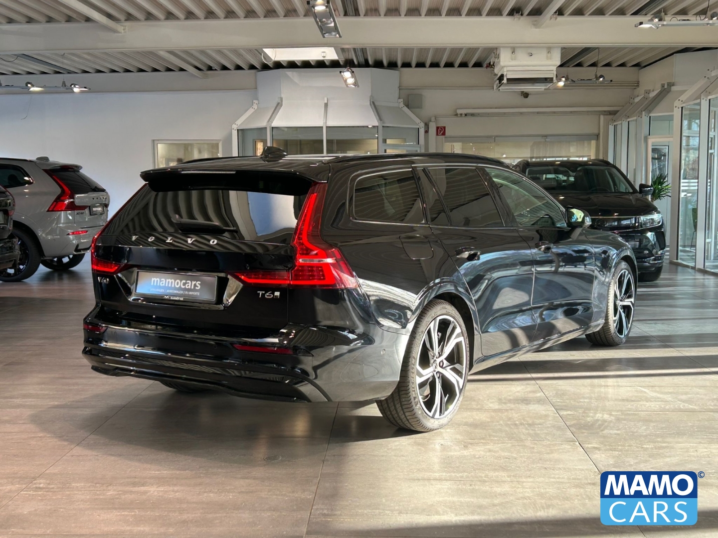 Fahrzeugabbildung Volvo V60 T6 AWD Plus Dark Recharge ACC/BLIS/360CAM/4xSHZ