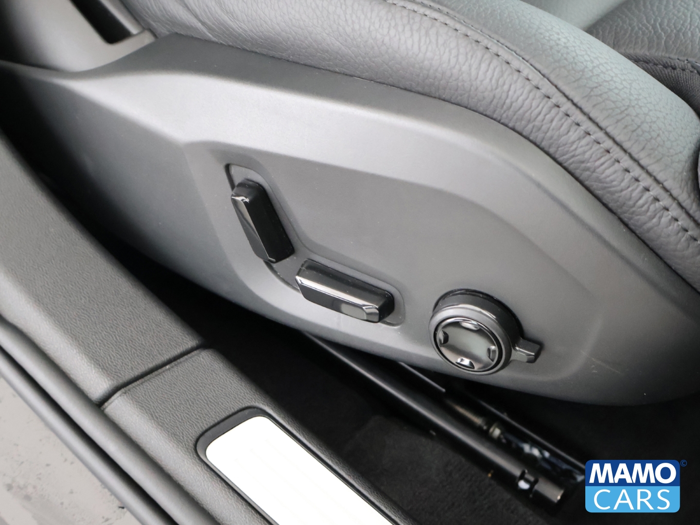 Fahrzeugabbildung Volvo V60 T6 Recharge AWD Plus Dark ACC/360/BLIS/LHZ