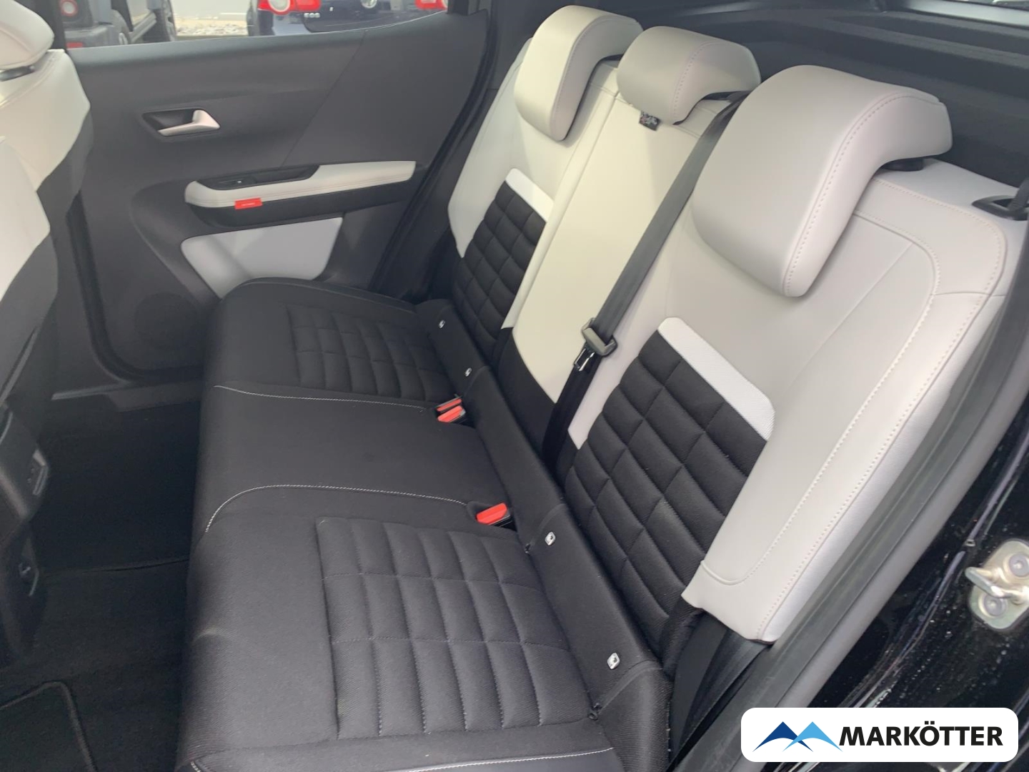 Fahrzeugabbildung Citroen C3 Aircross 113 MAX/Head-up/Navi/PDC/Kamera/LED
