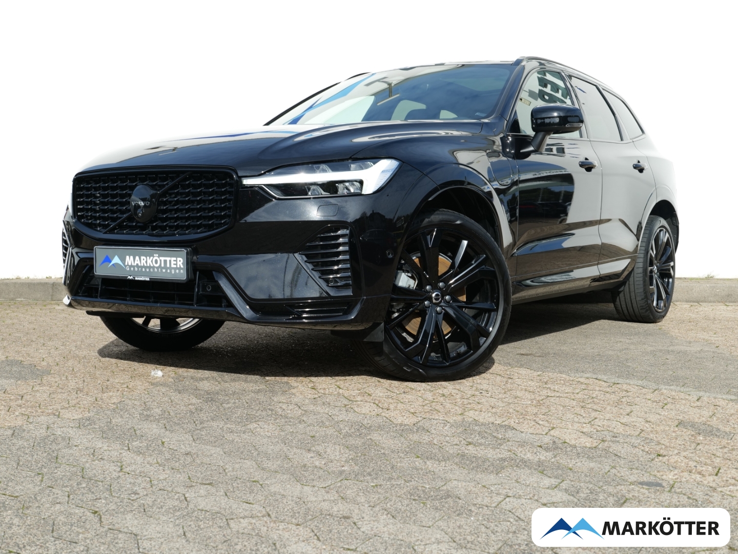 Fahrzeugabbildung Volvo XC60 T8 Recharge AWD Black Edition Ultra Four-C