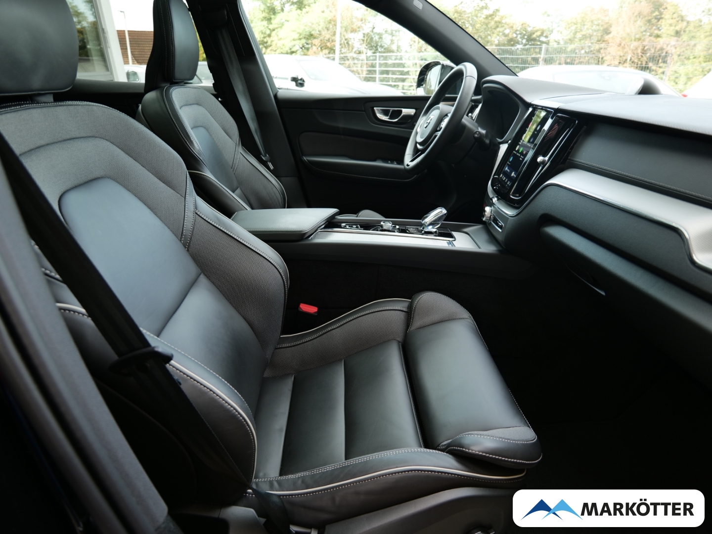 Fahrzeugabbildung Volvo XC60 T8 Recharge AWD Black Edition Ultra Four-C