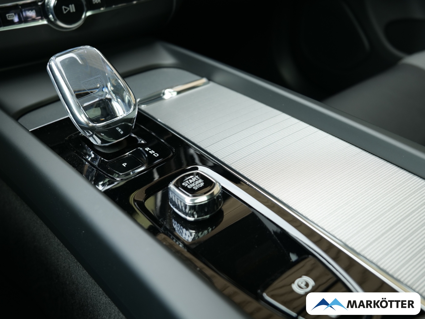 Fahrzeugabbildung Volvo XC60 T8 Recharge AWD Black Edition Ultra Four-C