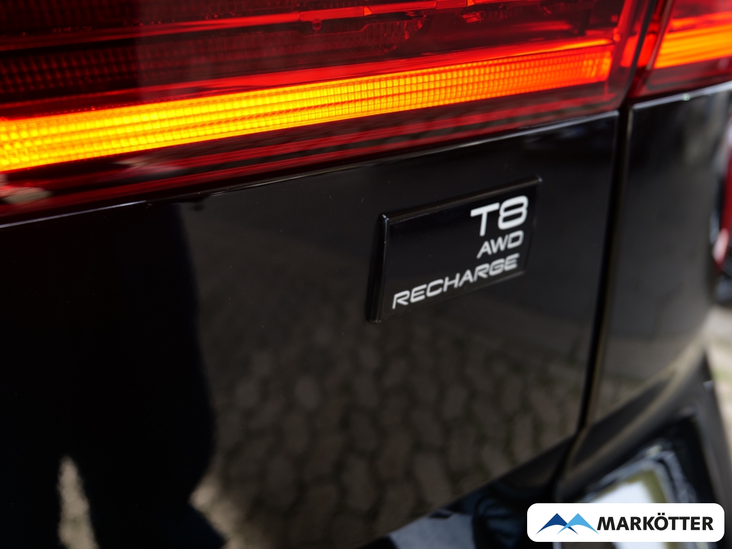 Fahrzeugabbildung Volvo XC60 T8 Recharge AWD Black Edition Ultra Four-C
