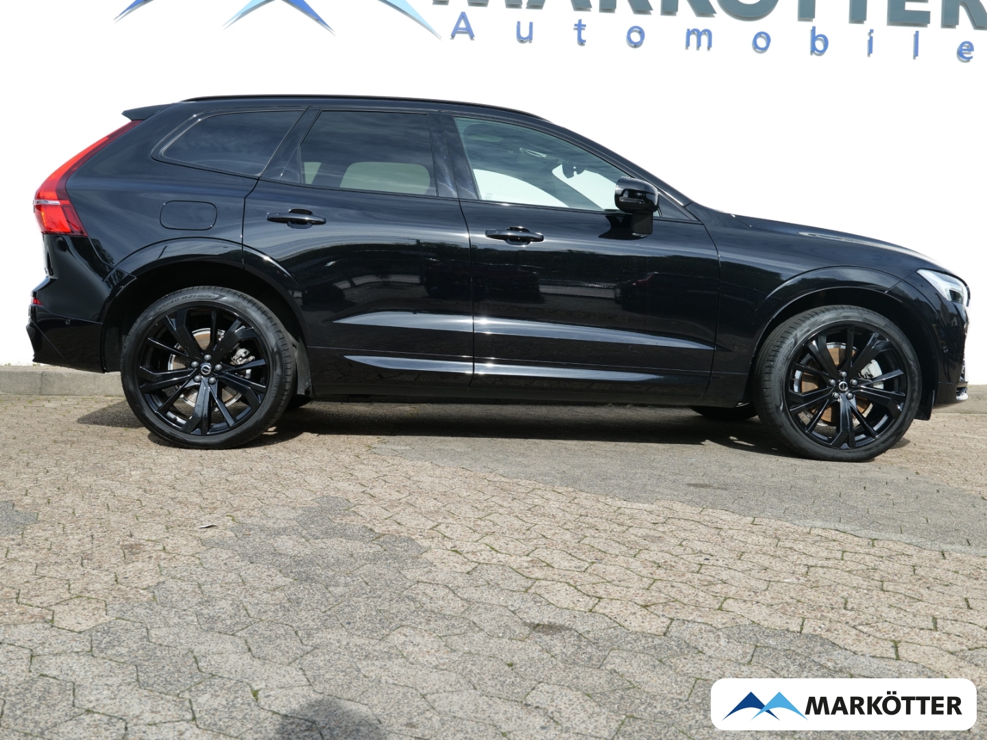 Fahrzeugabbildung Volvo XC60 T8 Recharge AWD Black Edition Ultra Four-C