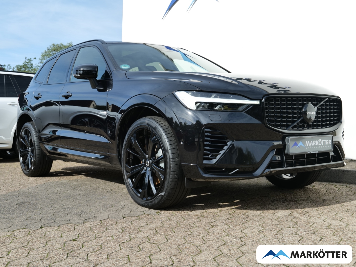 Fahrzeugabbildung Volvo XC60 T8 Recharge AWD Black Edition Ultra Four-C