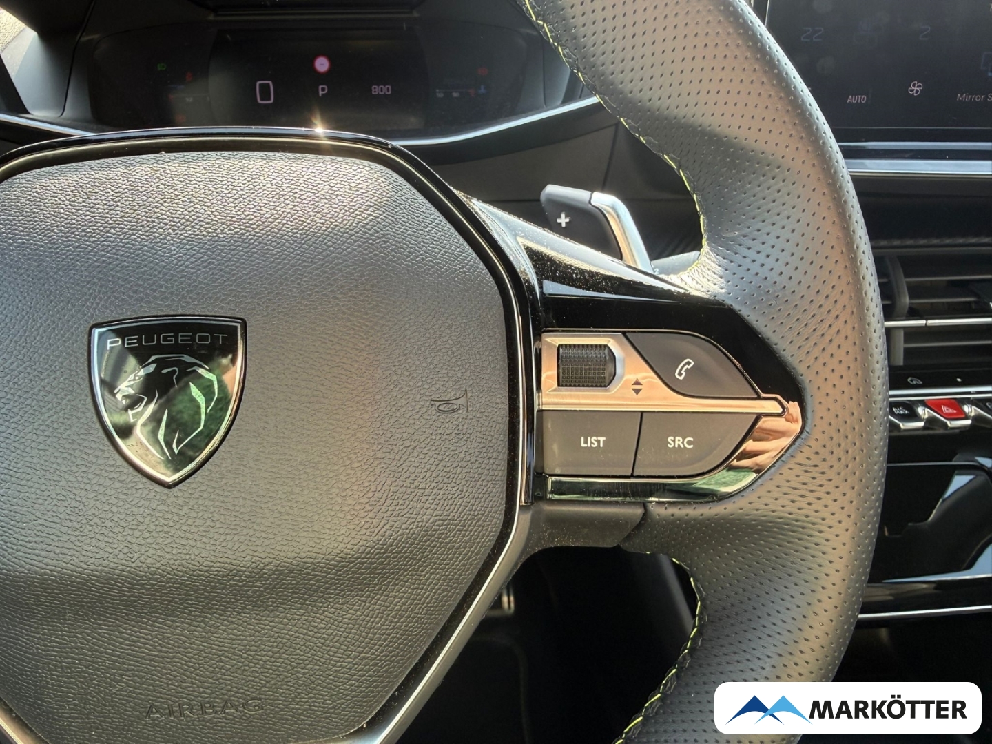 Fahrzeugabbildung Peugeot 2008 GT CAM/NAVI/SHZ/MASSAGE/ALCANTARA/DC