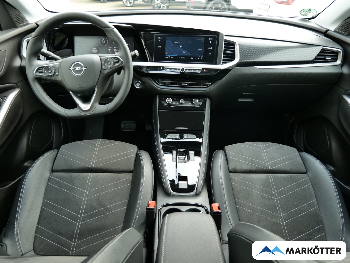 Fahrzeugabbildung Opel Grandland 1.2 GS Mild Hybrid Black 180CAM/SHZ/LHZ
