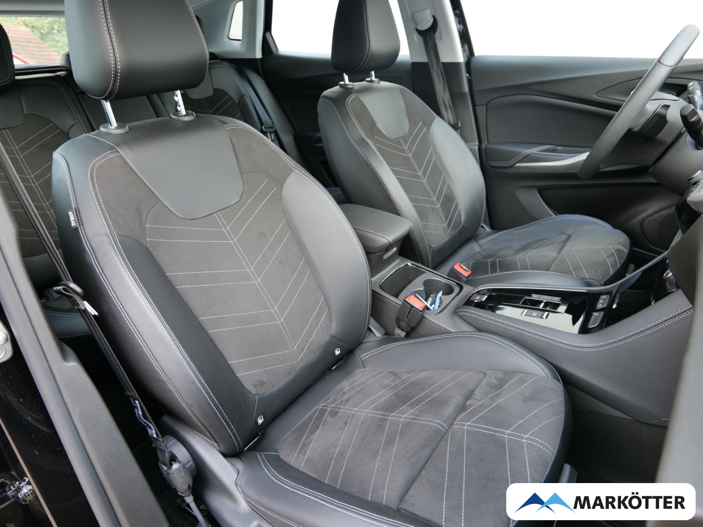 Fahrzeugabbildung Opel Grandland 1.2 GS Mild Hybrid Black 180CAM/SHZ/LHZ