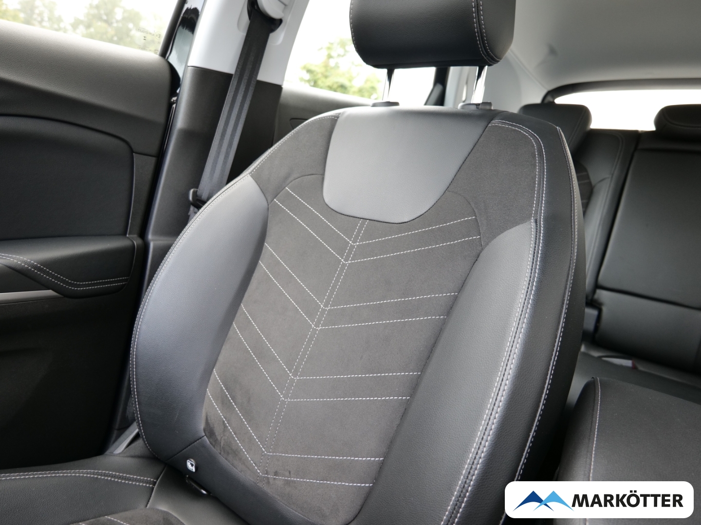 Fahrzeugabbildung Opel Grandland 1.2 GS Mild Hybrid Black 180CAM/SHZ/LHZ