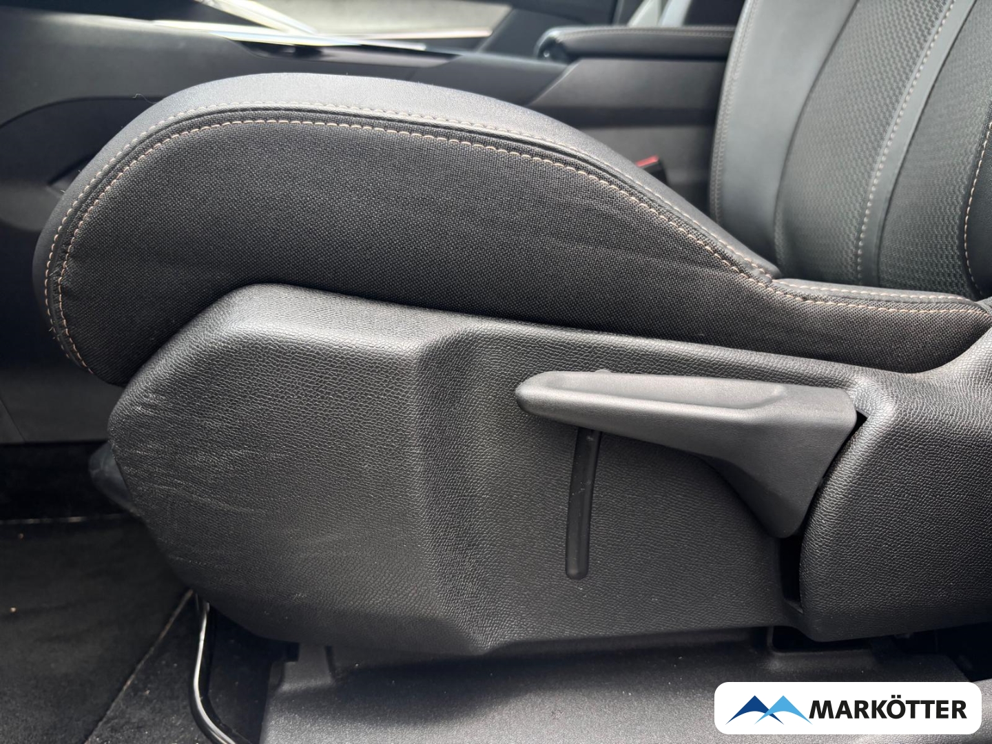 Fahrzeugabbildung Peugeot 5008 GT Hybrid 136 7-Sitzer AHK/ACC/BLIS/SHZ/CAM
