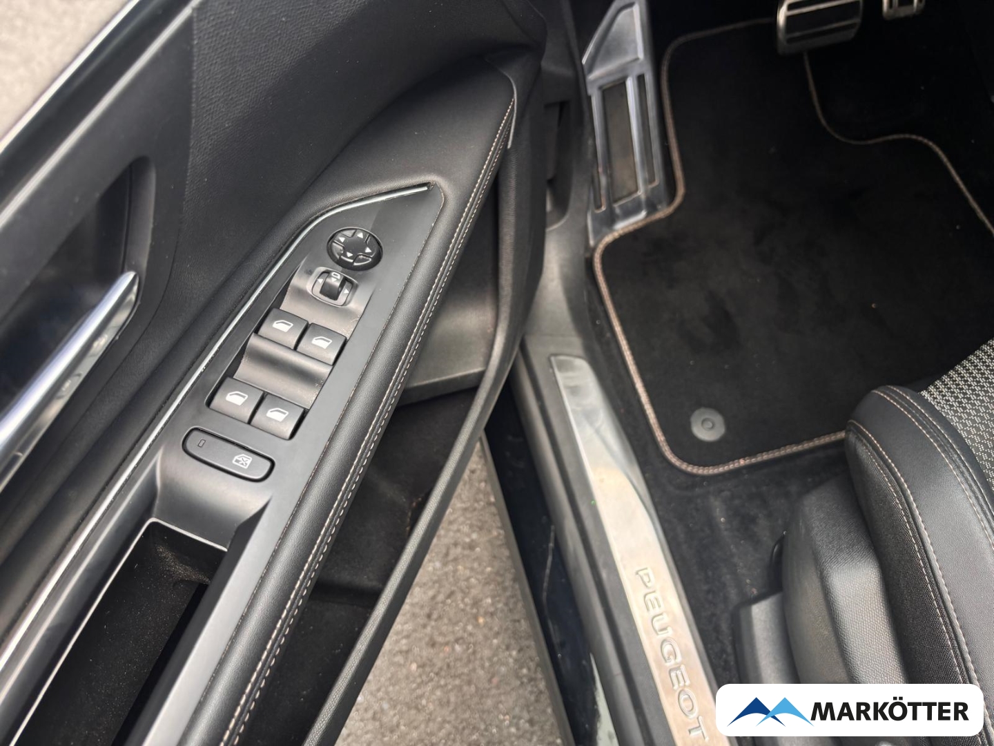 Fahrzeugabbildung Peugeot 5008 GT Hybrid 136 7-Sitzer AHK/ACC/BLIS/SHZ/CAM