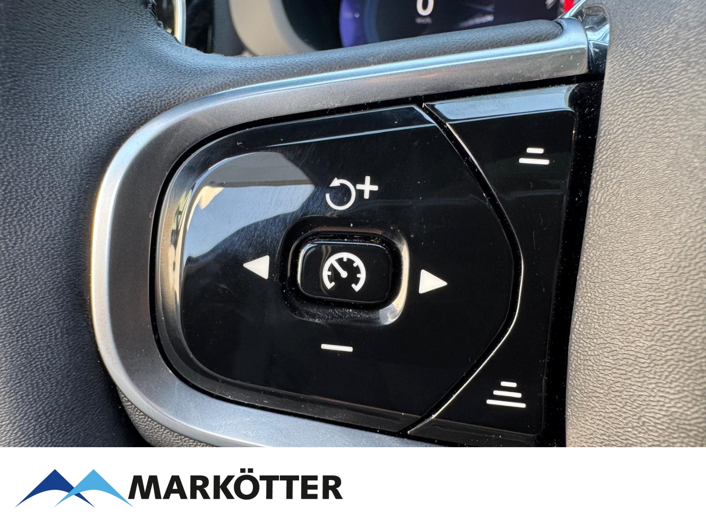 Fahrzeugabbildung Volvo XC60 Plus Dark Recharge Plug-In Hybrid AWD T6