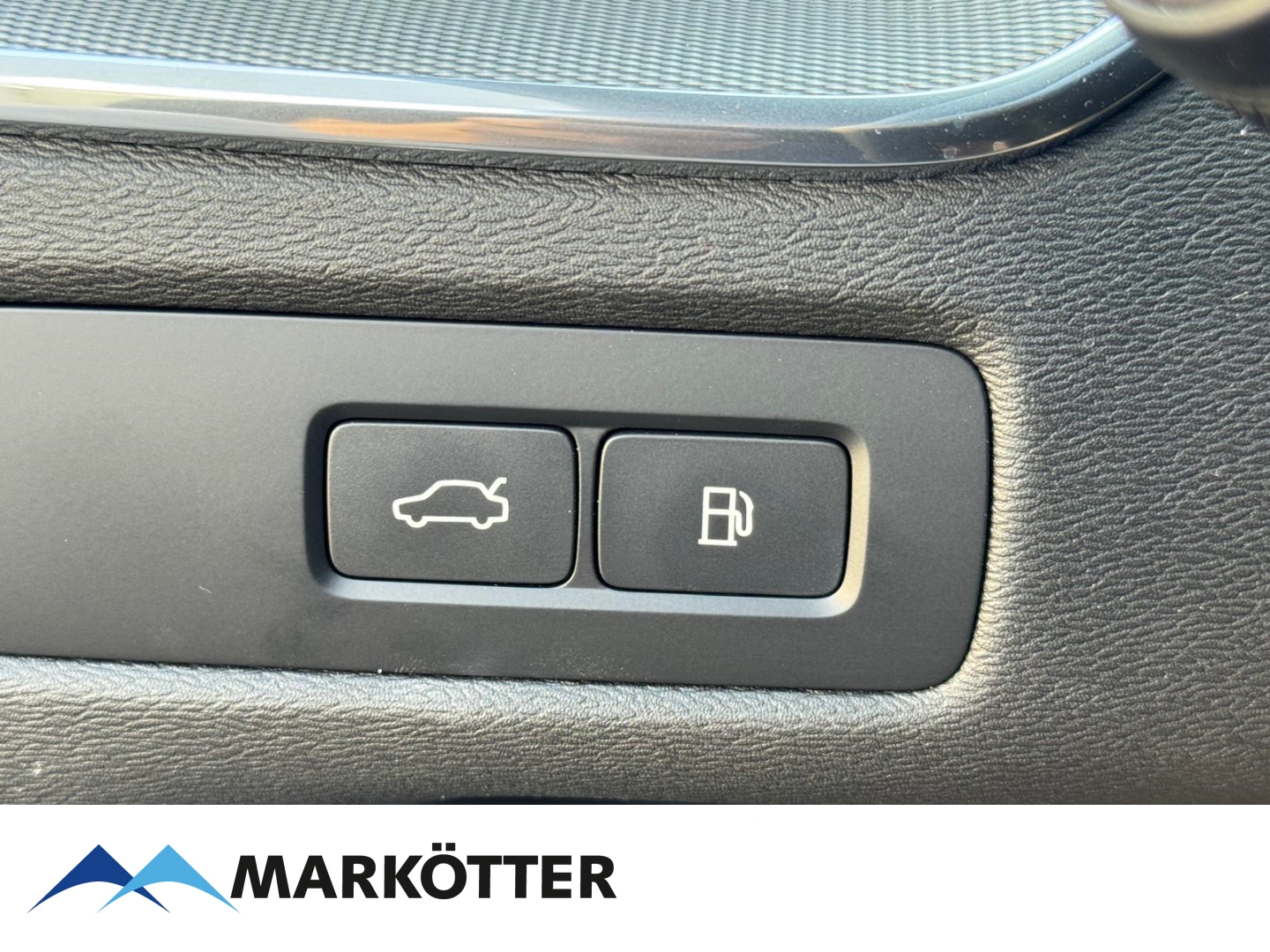 Fahrzeugabbildung Volvo XC60 Plus Dark Recharge Plug-In Hybrid AWD T6