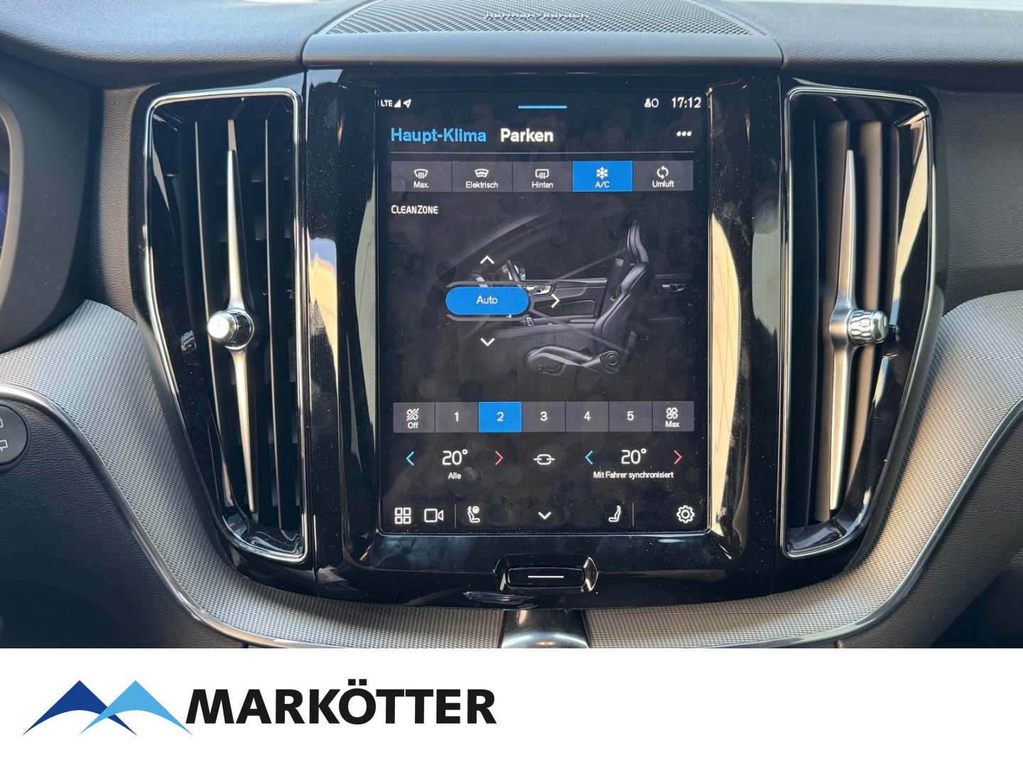 Fahrzeugabbildung Volvo XC60 Plus Dark Recharge Plug-In Hybrid AWD T6