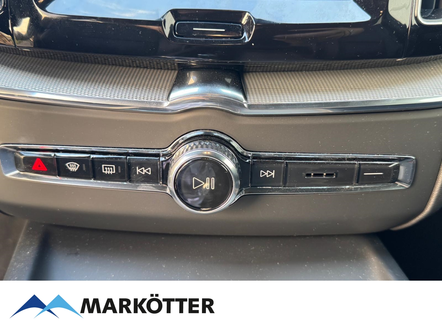 Fahrzeugabbildung Volvo XC60 Plus Dark Recharge Plug-In Hybrid AWD T6