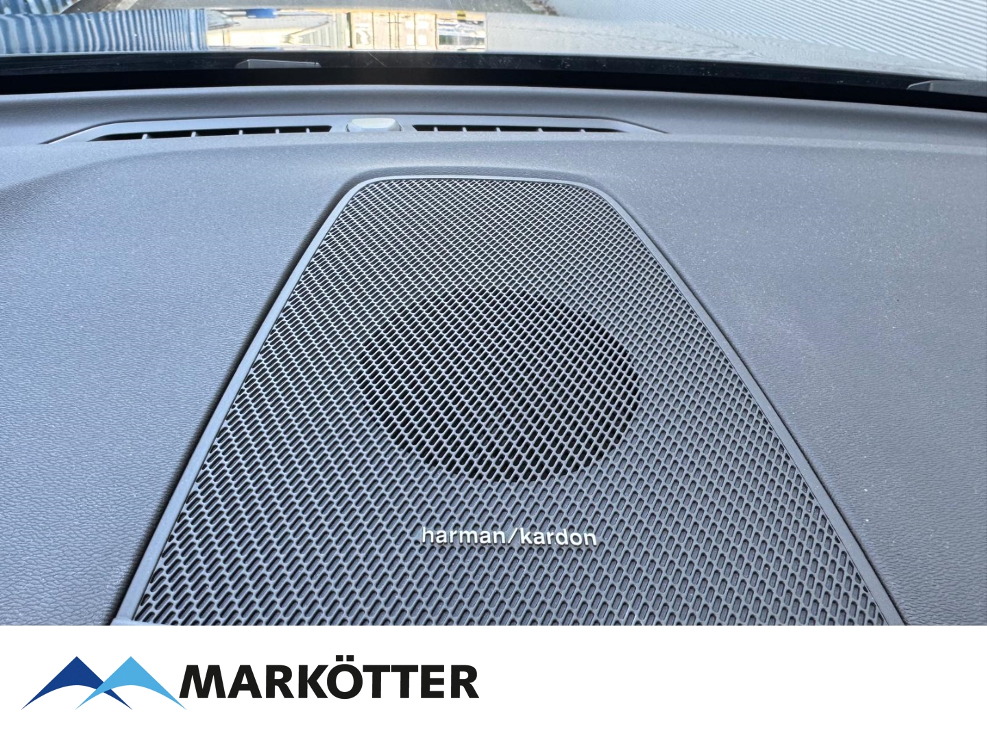 Fahrzeugabbildung Volvo XC60 Plus Dark Recharge Plug-In Hybrid AWD T6