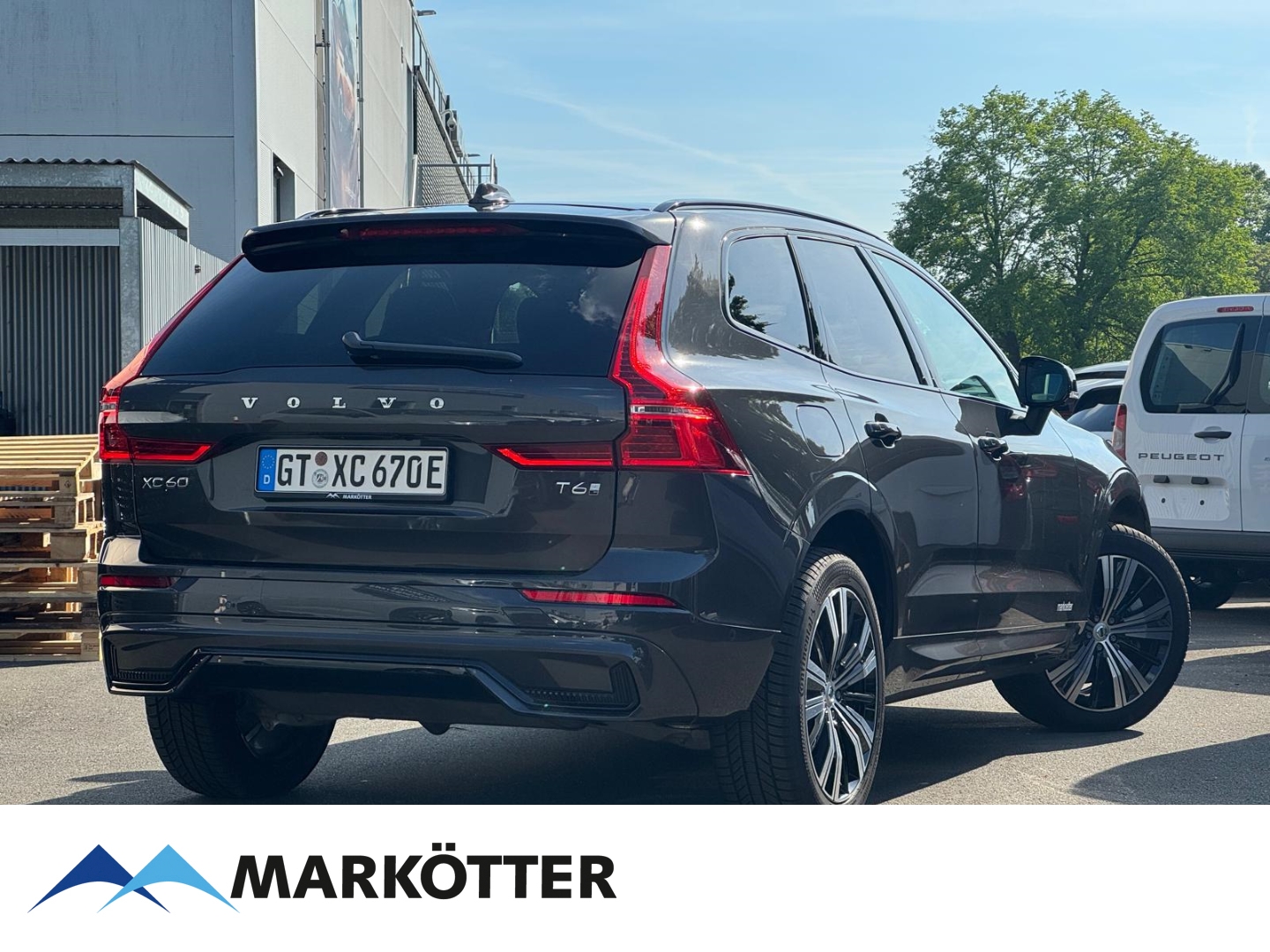 Fahrzeugabbildung Volvo XC60 Plus Dark Recharge Plug-In Hybrid AWD T6