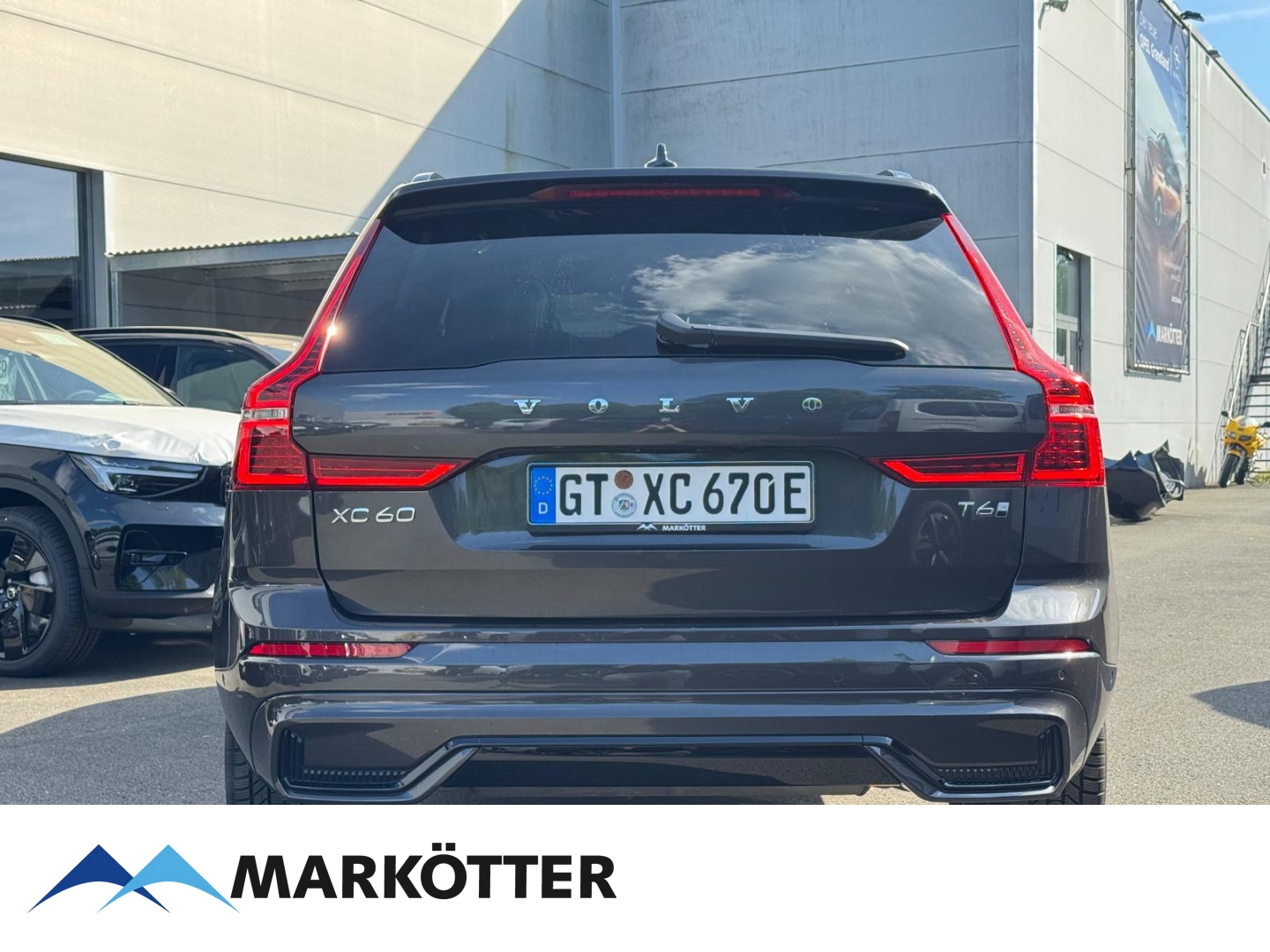 Fahrzeugabbildung Volvo XC60 Plus Dark Recharge Plug-In Hybrid AWD T6