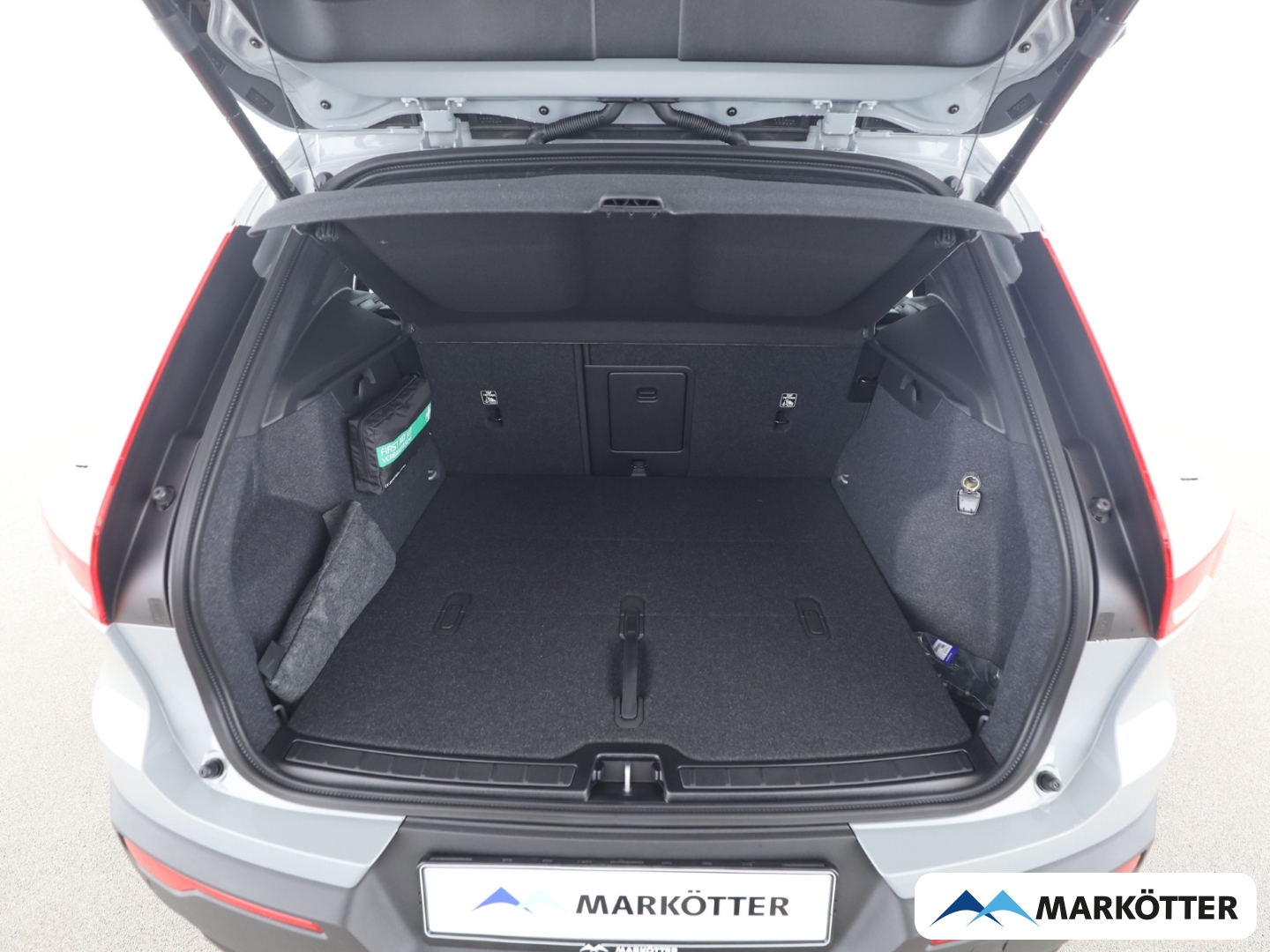Fahrzeugabbildung Volvo XC40 Plus Black Edition 2WD B4 360°/FSHZ/SHZ/LHZ
