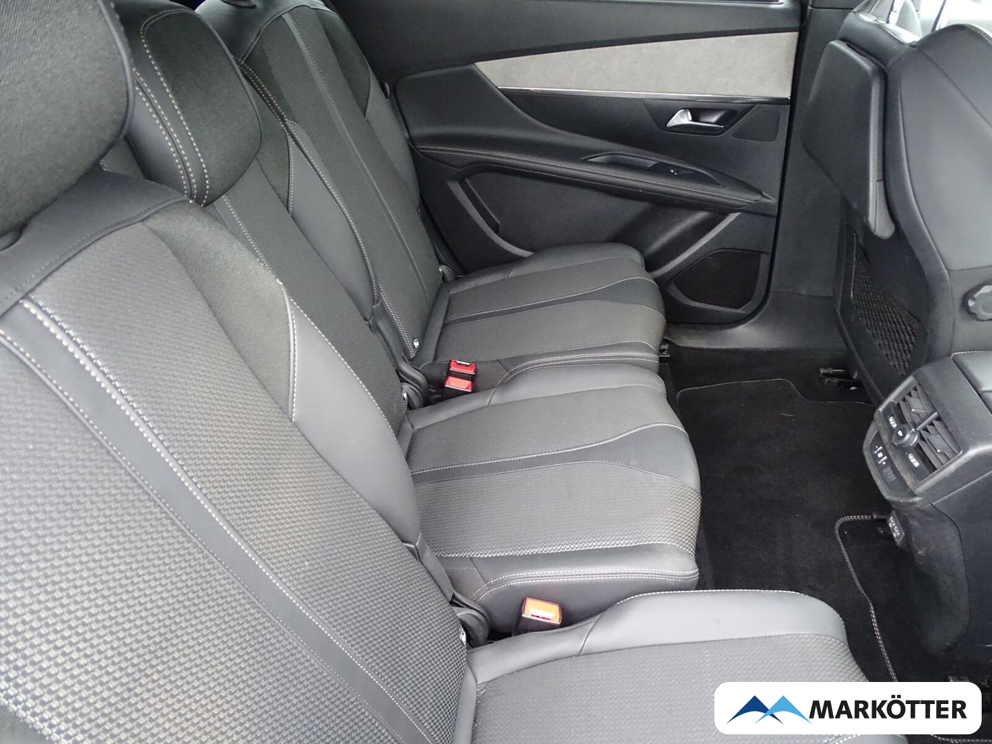 Fahrzeugabbildung Peugeot 5008 Hybrid 136 GT 7-Sitzer/SHZ/ACC/LED