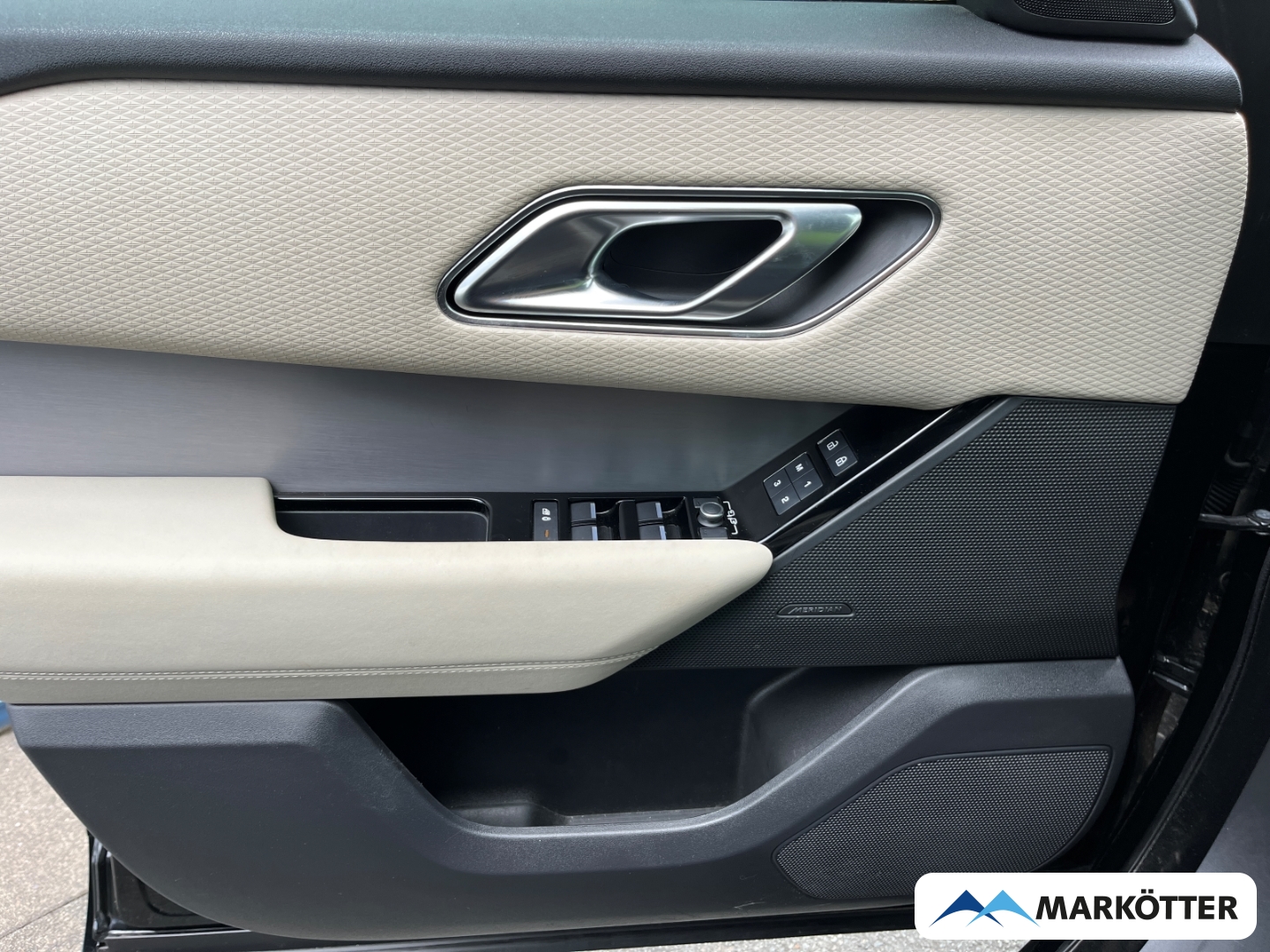 Fahrzeugabbildung Land Rover Range Rover Velar P250 R-Dynamic SE ACC/AHK/Memory