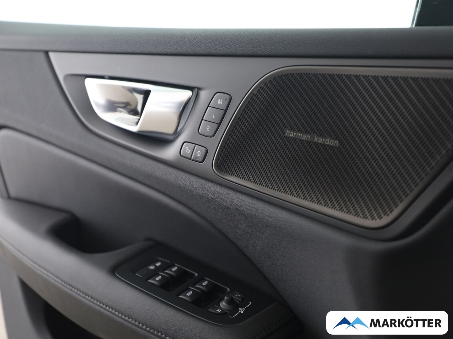 Fahrzeugabbildung Volvo V60 B4 Plus Dark ACC/360/Apple/BLIS/Voll-LED/19''
