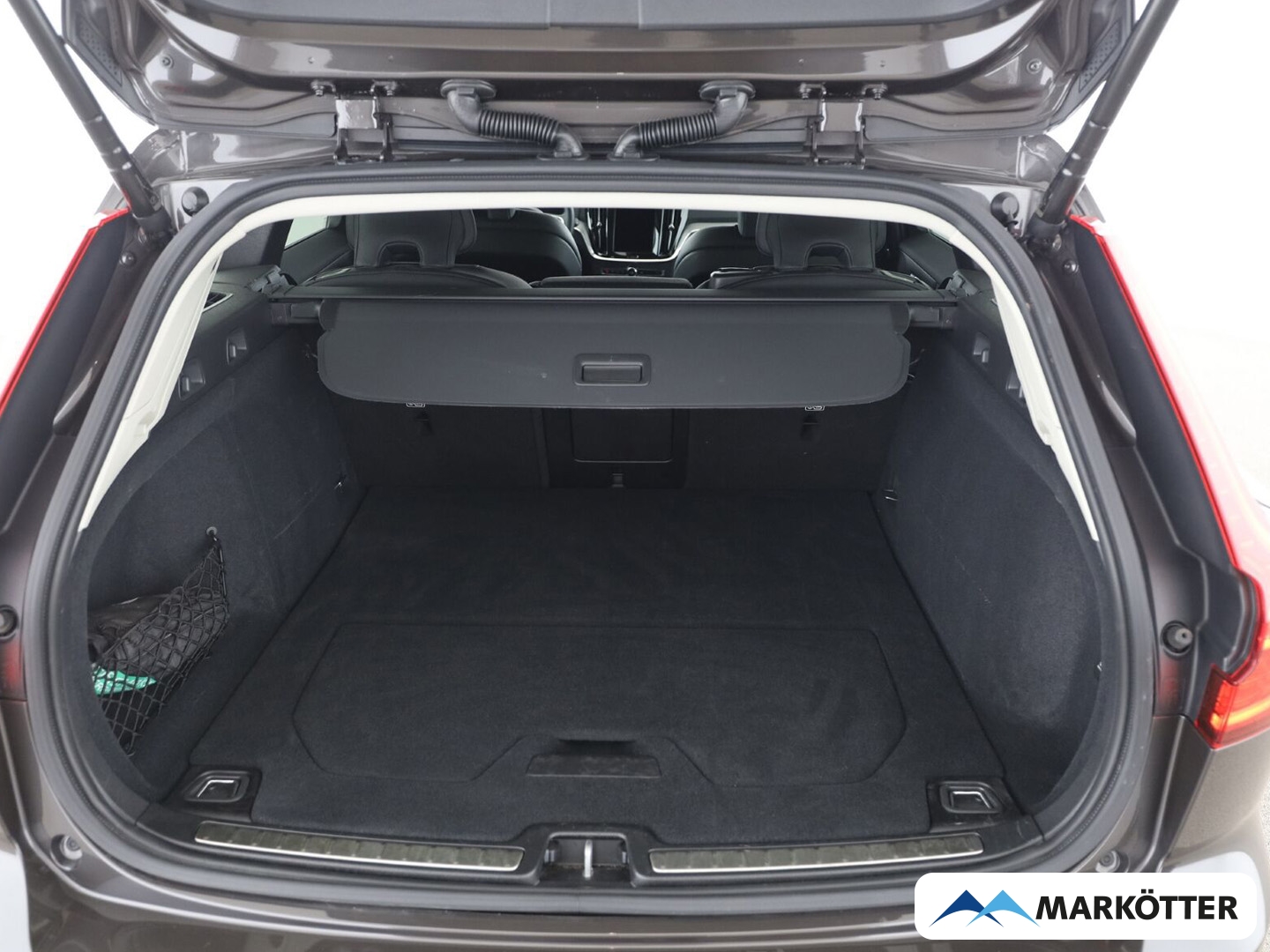 Fahrzeugabbildung Volvo V60 B4 Plus Dark ACC/360/Apple/BLIS/Voll-LED/19''