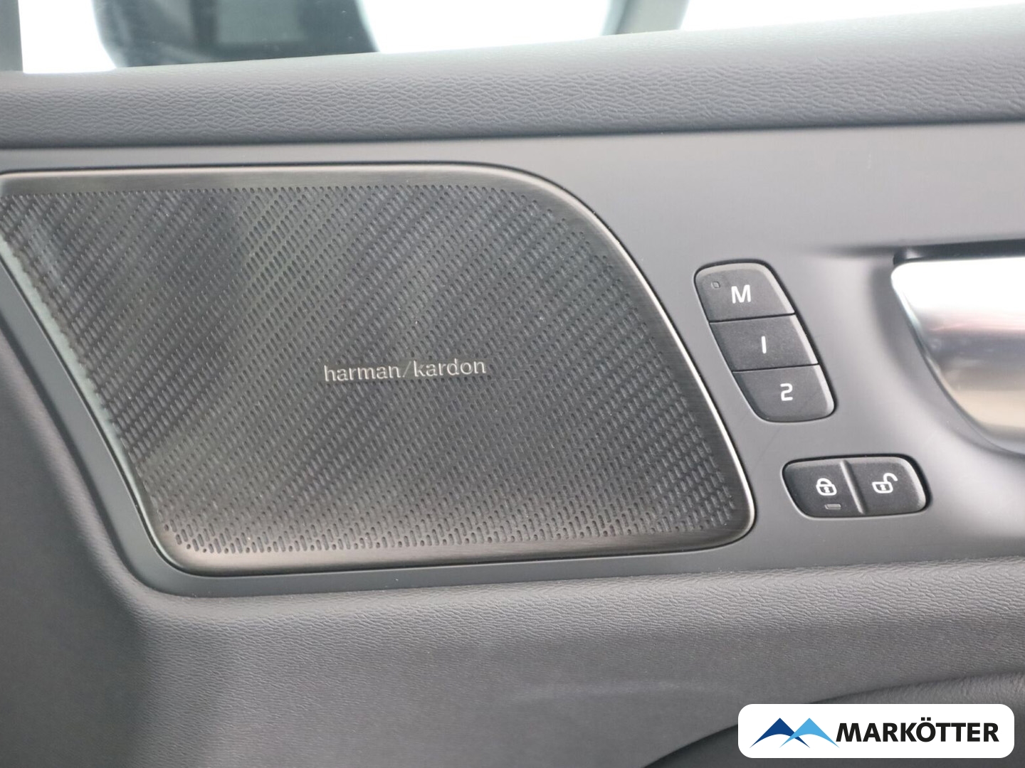 Fahrzeugabbildung Volvo V60 B4 Plus Dark ACC/360/Apple/BLIS/Voll-LED/19''