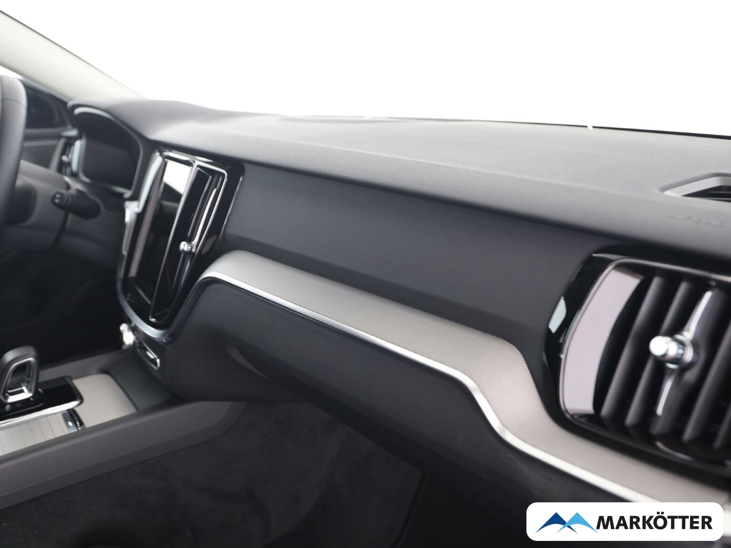 Fahrzeugabbildung Volvo V60 B4 Plus Dark ACC/360/Apple/BLIS/Voll-LED/19''