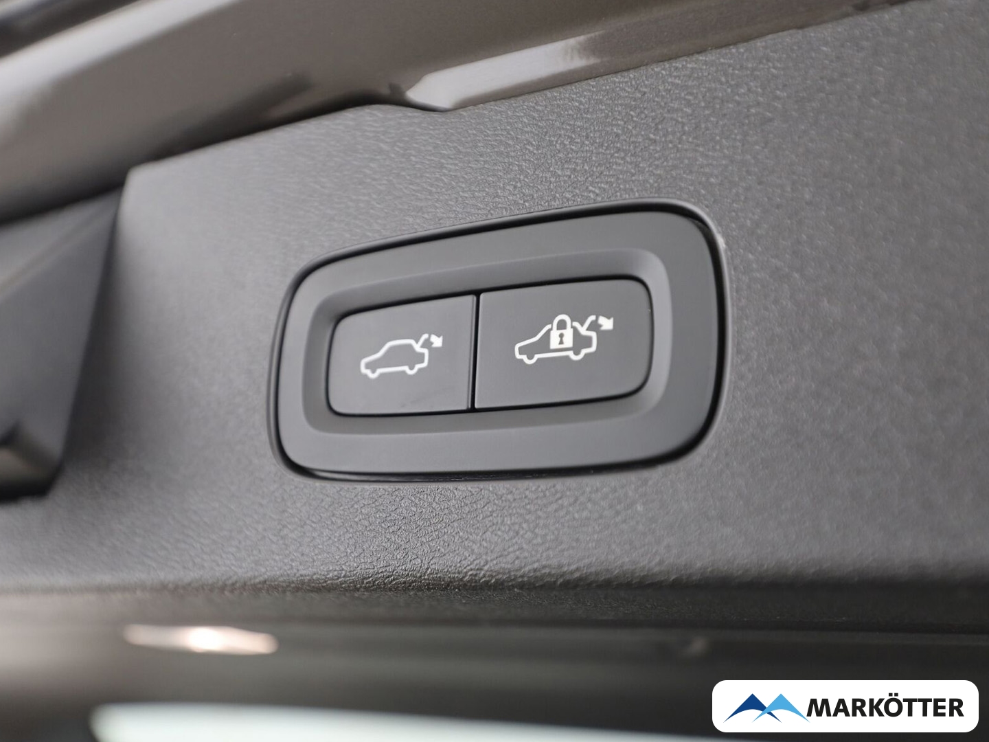 Fahrzeugabbildung Volvo V60 B4 Plus Dark ACC/360/Apple/BLIS/Voll-LED/19''