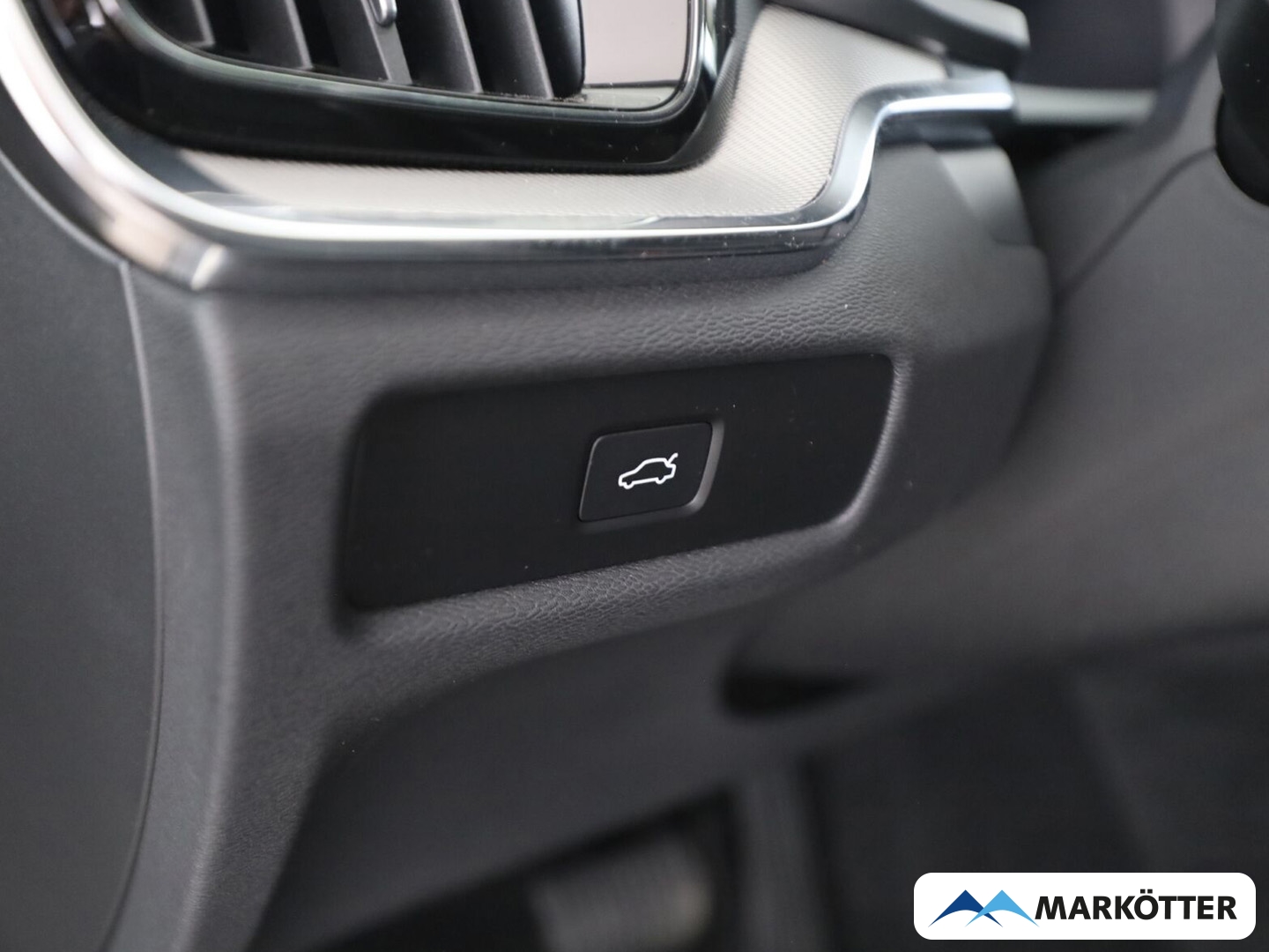 Fahrzeugabbildung Volvo V60 B4 Plus Dark ACC/360/Apple/BLIS/Voll-LED/19''