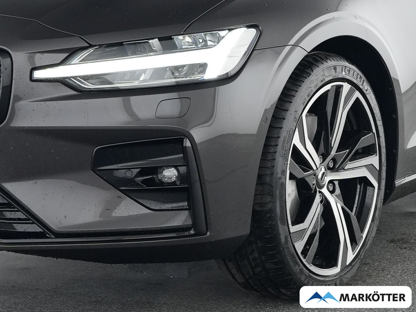 Fahrzeugabbildung Volvo V60 B4 Plus Dark ACC/360/Apple/BLIS/Voll-LED/19''