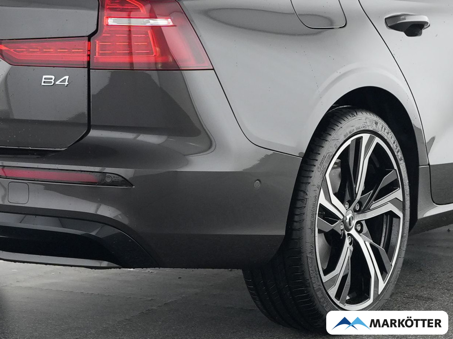 Fahrzeugabbildung Volvo V60 B4 Plus Dark ACC/360/Apple/BLIS/Voll-LED/19''