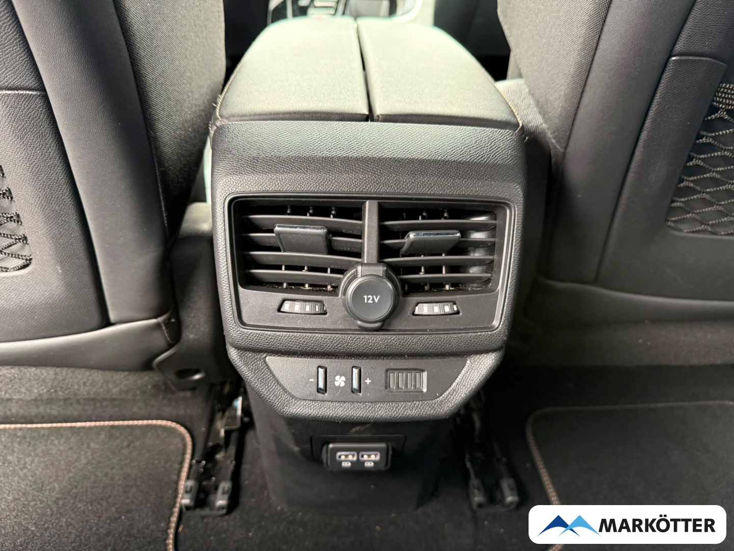 Fahrzeugabbildung Peugeot 5008 GT 7-Sitzer ACC/BLISS/CAM/DAB/NAVI/SHZ