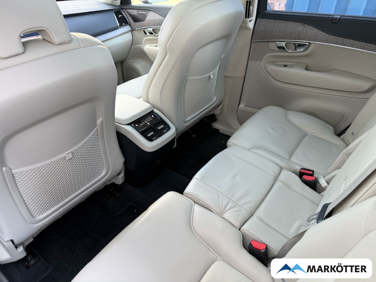 Fahrzeugabbildung Volvo XC90 B5 AWD Ultimate Dark 7-Sitz. AHK/ACC/360°