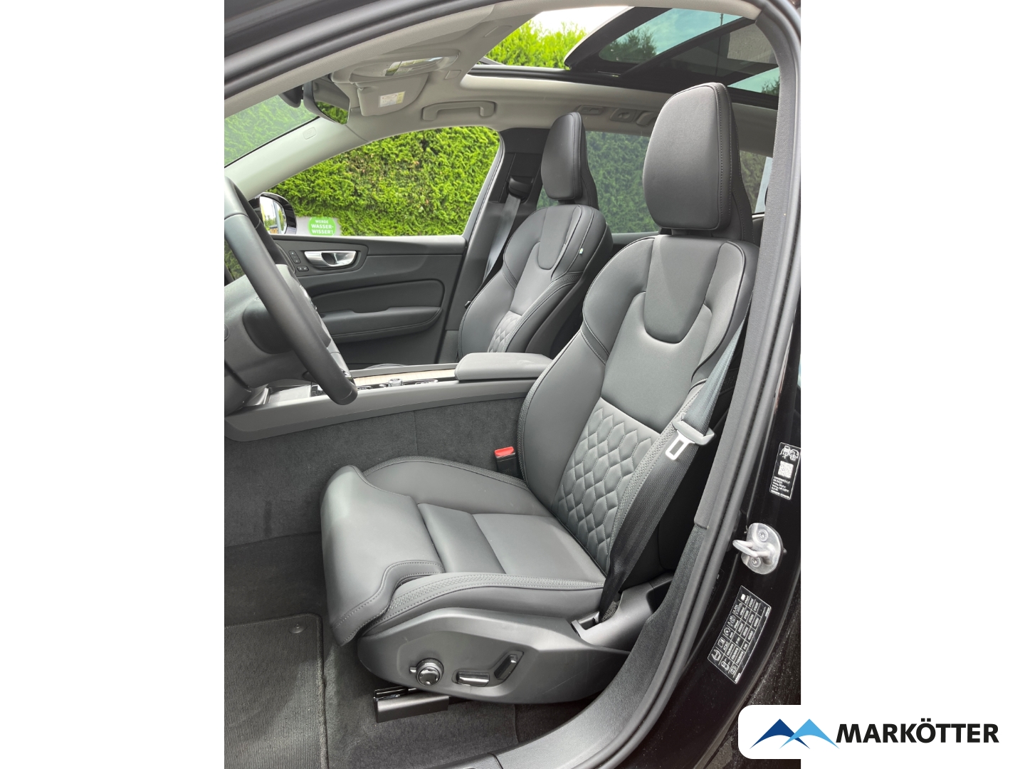 Fahrzeugabbildung Volvo XC60 B5 AWD Plus Dark S-Dach/360°/FACELIFT/19''