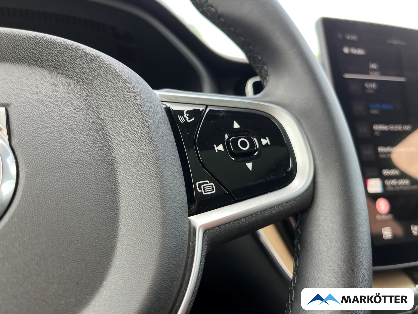 Fahrzeugabbildung Volvo XC60 B5 AWD Plus Dark S-Dach/360°/FACELIFT/19''