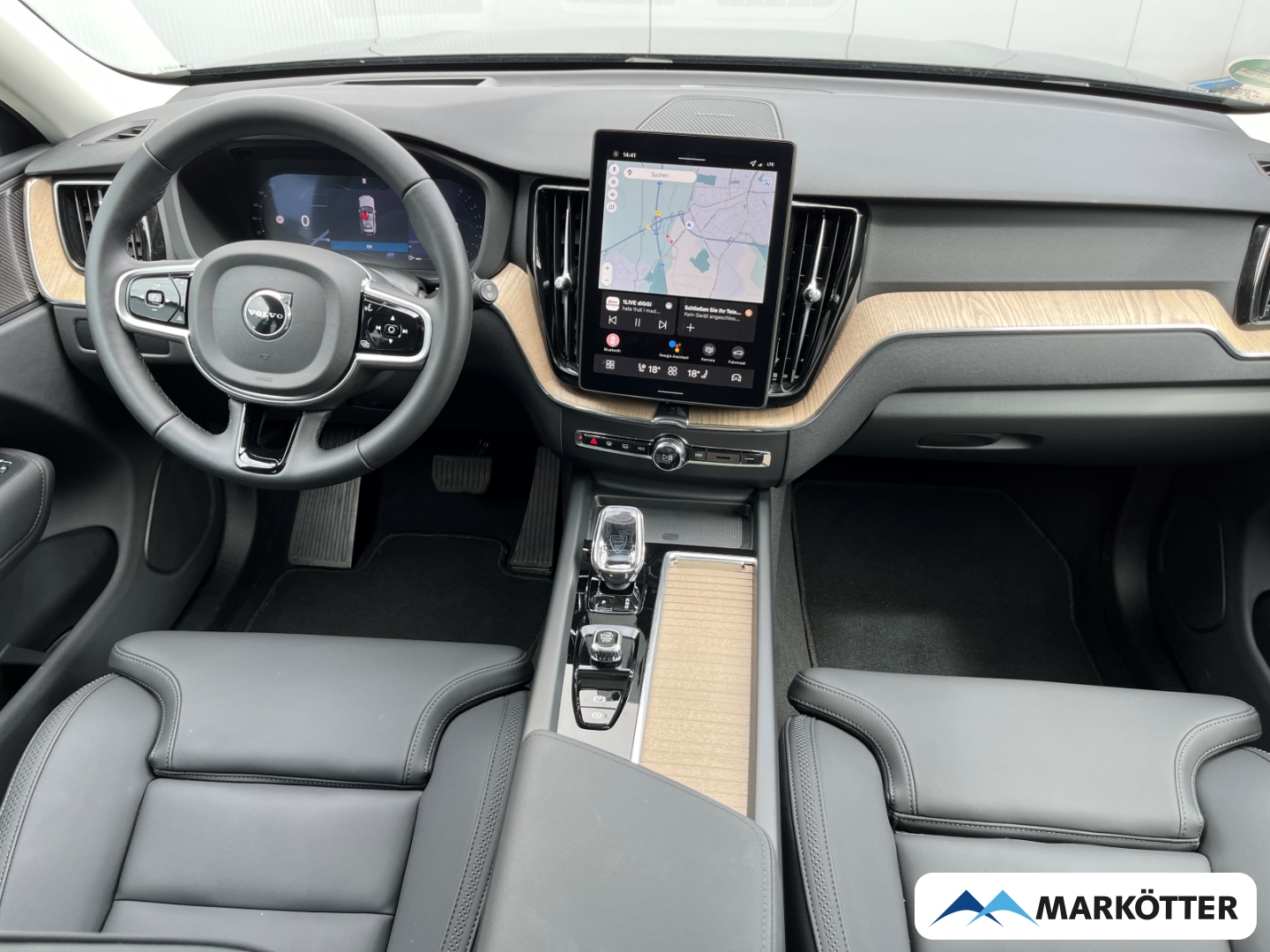 Fahrzeugabbildung Volvo XC60 B5 AWD Plus Dark S-Dach/360°/FACELIFT/19''
