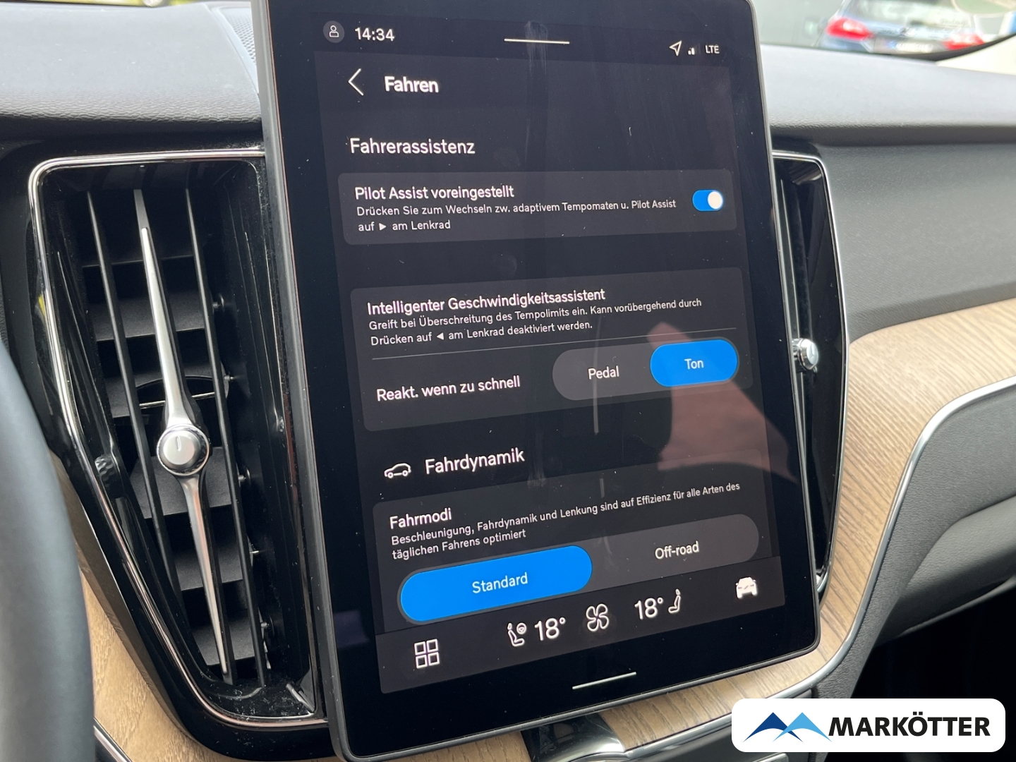 Fahrzeugabbildung Volvo XC60 B5 AWD Plus Dark S-Dach/360°/FACELIFT/19''