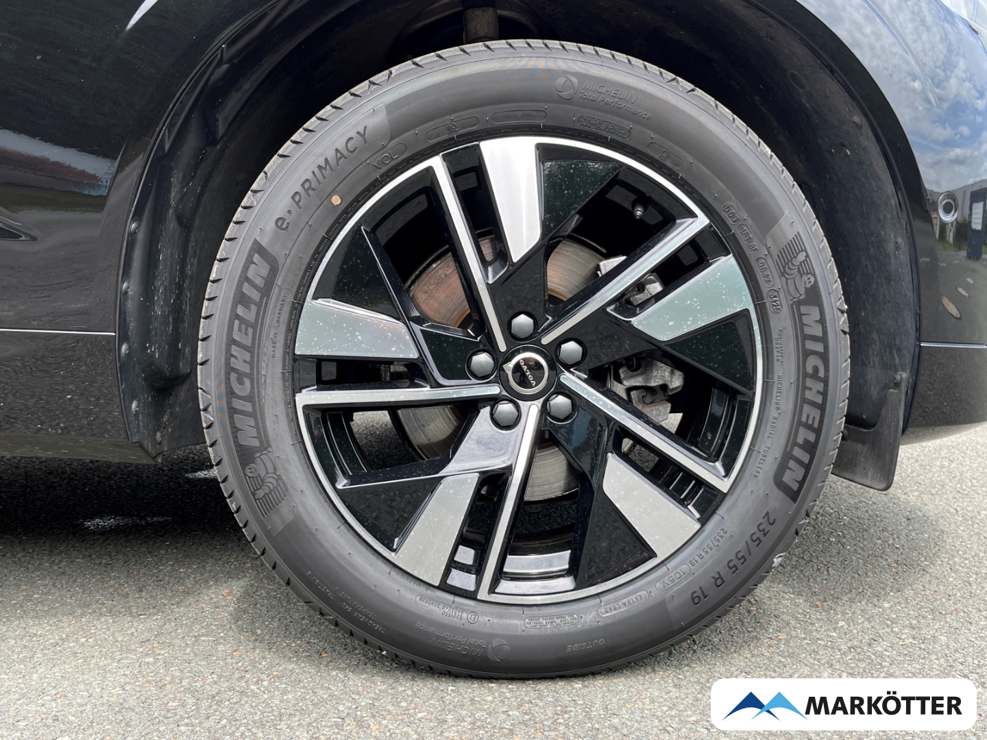Fahrzeugabbildung Volvo XC60 B5 AWD Plus Dark S-Dach/360°/FACELIFT/19''