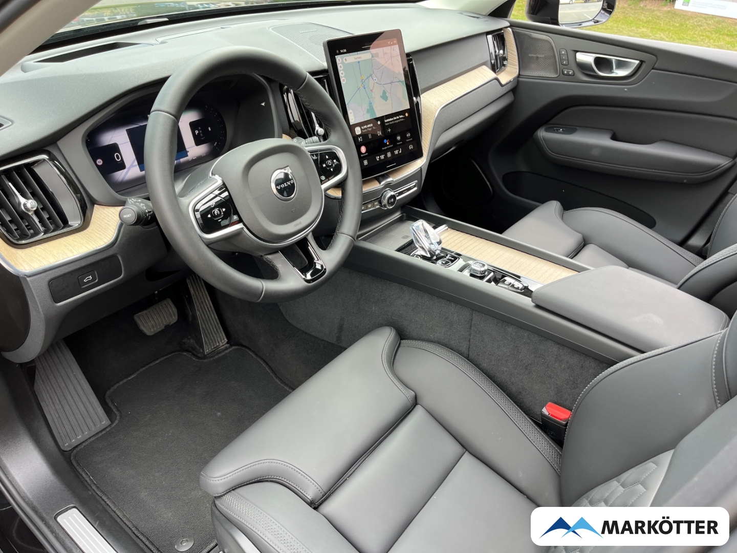 Fahrzeugabbildung Volvo XC60 B5 AWD Plus Dark S-Dach/360°/FACELIFT/19''