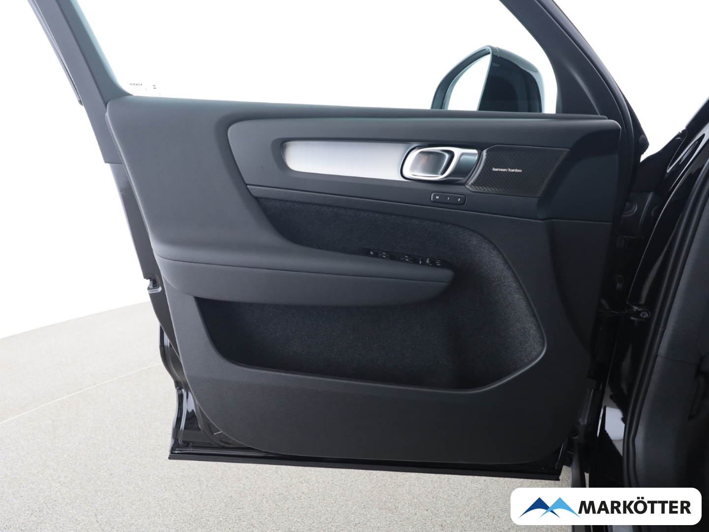 Fahrzeugabbildung Volvo XC40 Plus Black Edition B4 360°CAM/H&K/SHZ/AHK