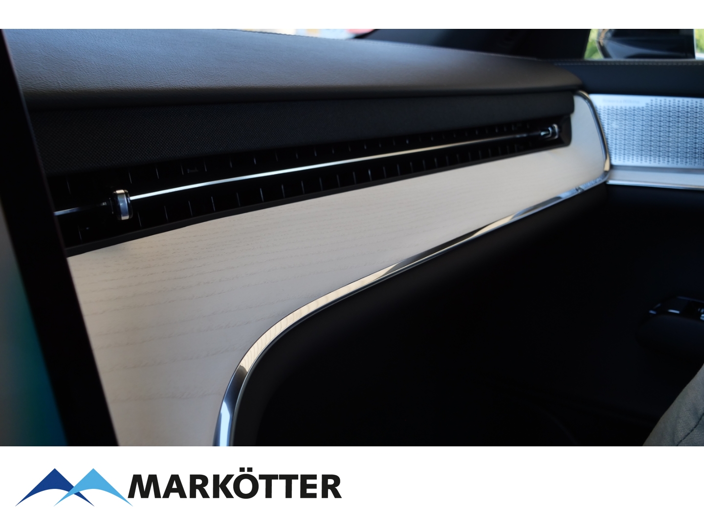 Fahrzeugabbildung Volvo EX90 Ultra Twin Motor AWD 7-Sitzer/22''/B&W/AHK