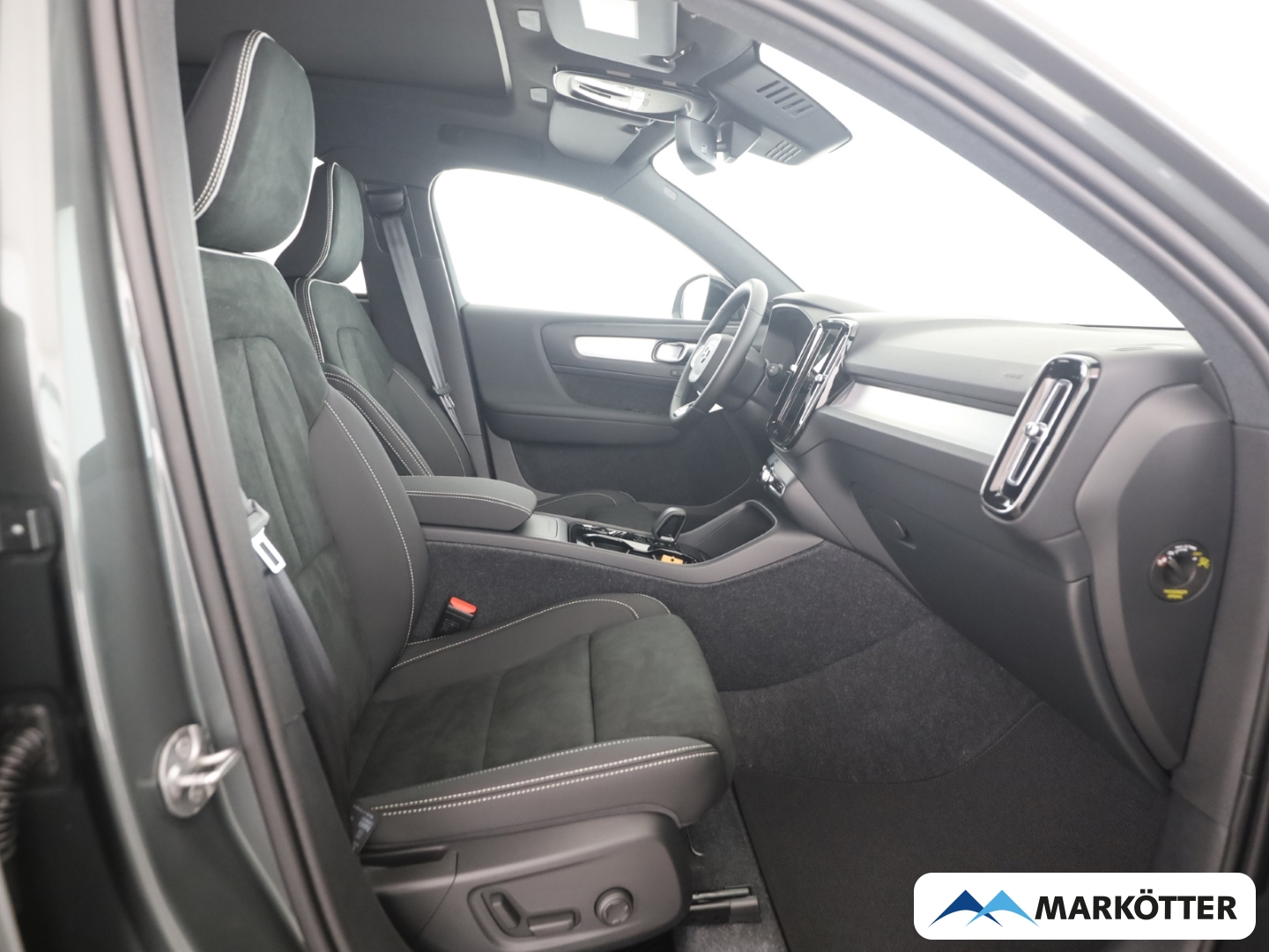 Fahrzeugabbildung Volvo XC40 B4 Plus Dark/360°CAM/PANO/SHZ+LHZ/H&K/LED