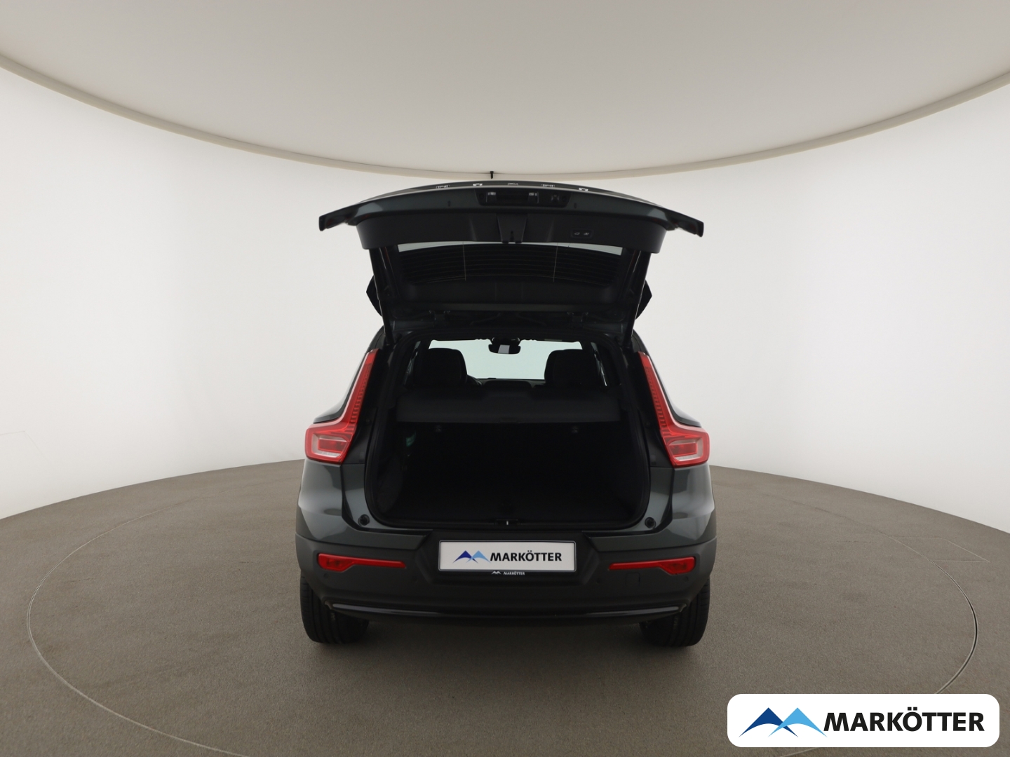 Fahrzeugabbildung Volvo XC40 B4 Plus Dark/360°CAM/PANO/SHZ+LHZ/H&K/LED