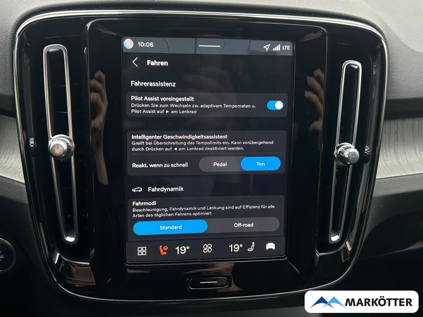 Fahrzeugabbildung Volvo XC40 B3 Plus Dark 2WD ACC/BLIS/Memory/Kamera