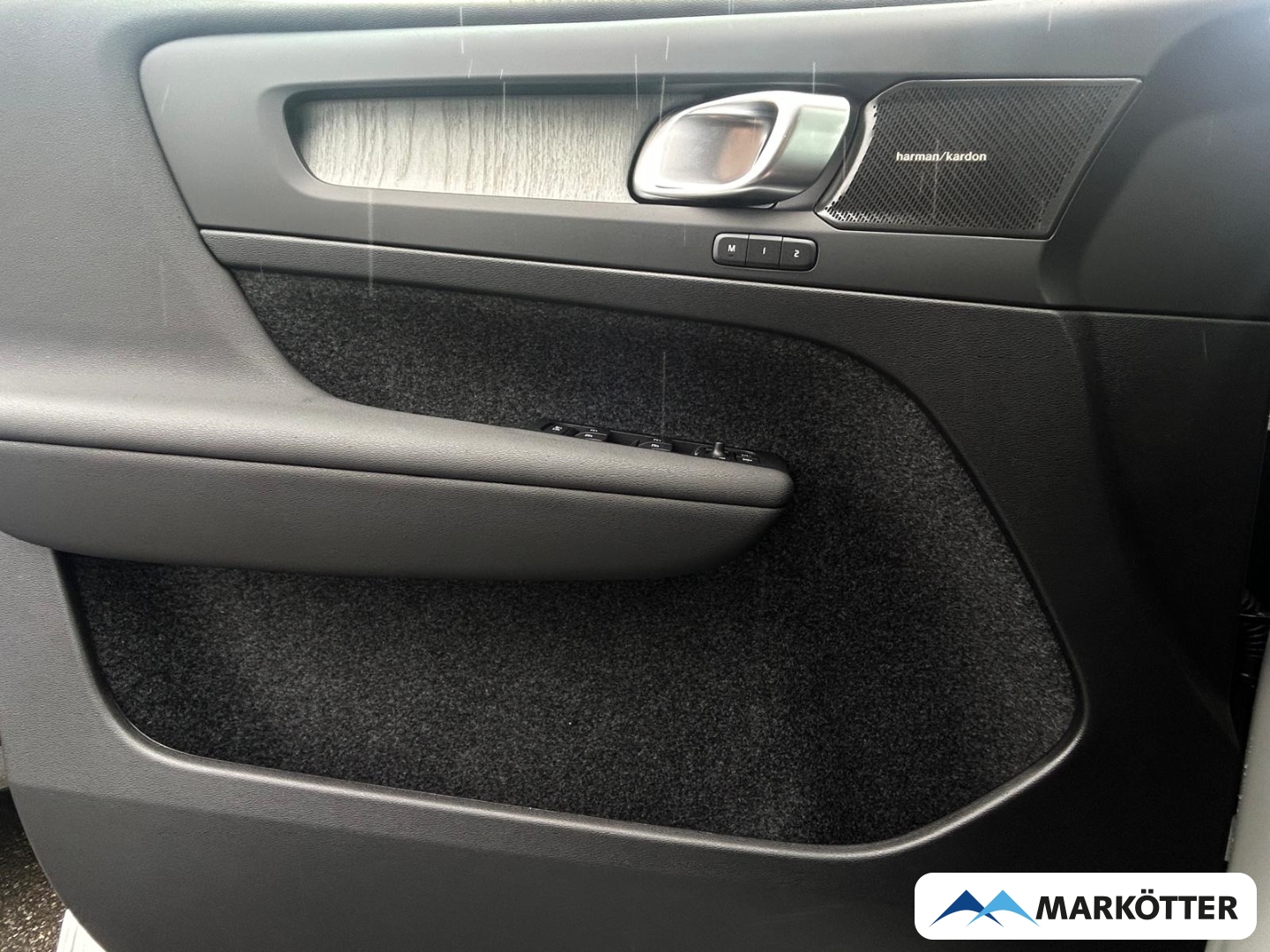 Fahrzeugabbildung Volvo XC40 B3 Plus Dark 2WD ACC/BLIS/Memory/Kamera