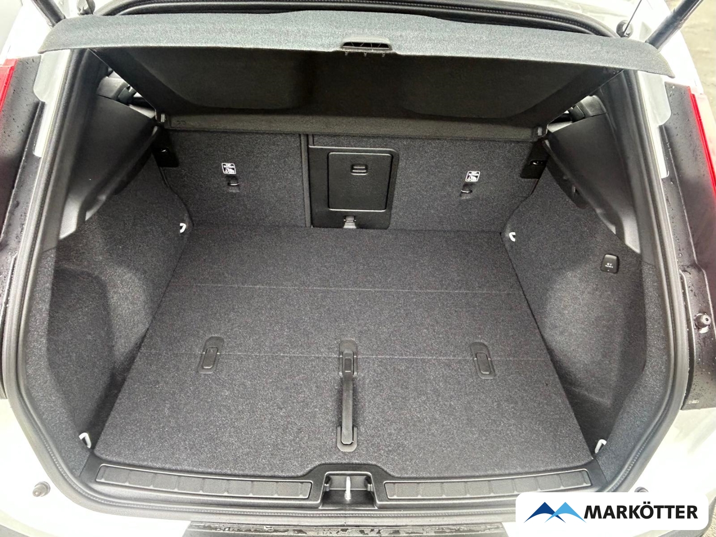Fahrzeugabbildung Volvo XC40 B3 Plus Dark 2WD ACC/BLIS/Memory/Kamera